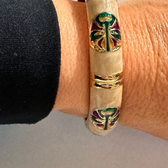 Jiu Long Xing Enamel Clamper Bracelet - Picture 3 of 10